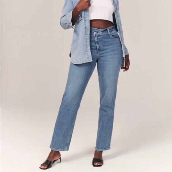 Abercrombie & Fitch Denim - Abercrombie & Fitch 90s Straight Ultra High Rise Criss Cross Waist Curve Love